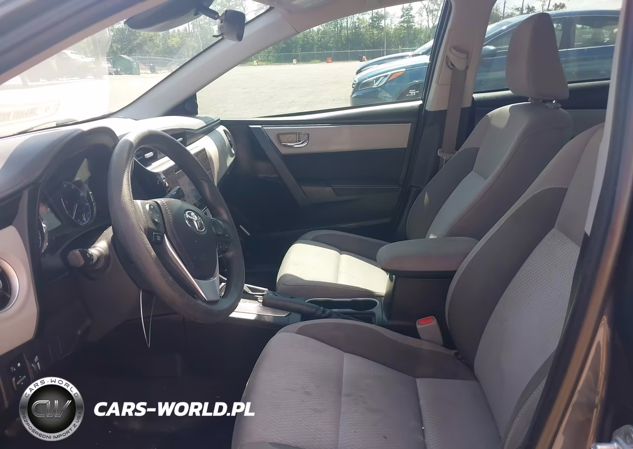 2018 Toyota Corolla Le VIN:5YFBURHE9JP850931 - 5