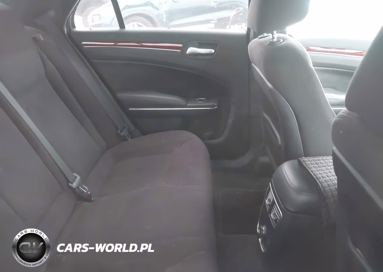 2012 Chrysler 300 VIN:2C3CCAAG2CH107173 - 8