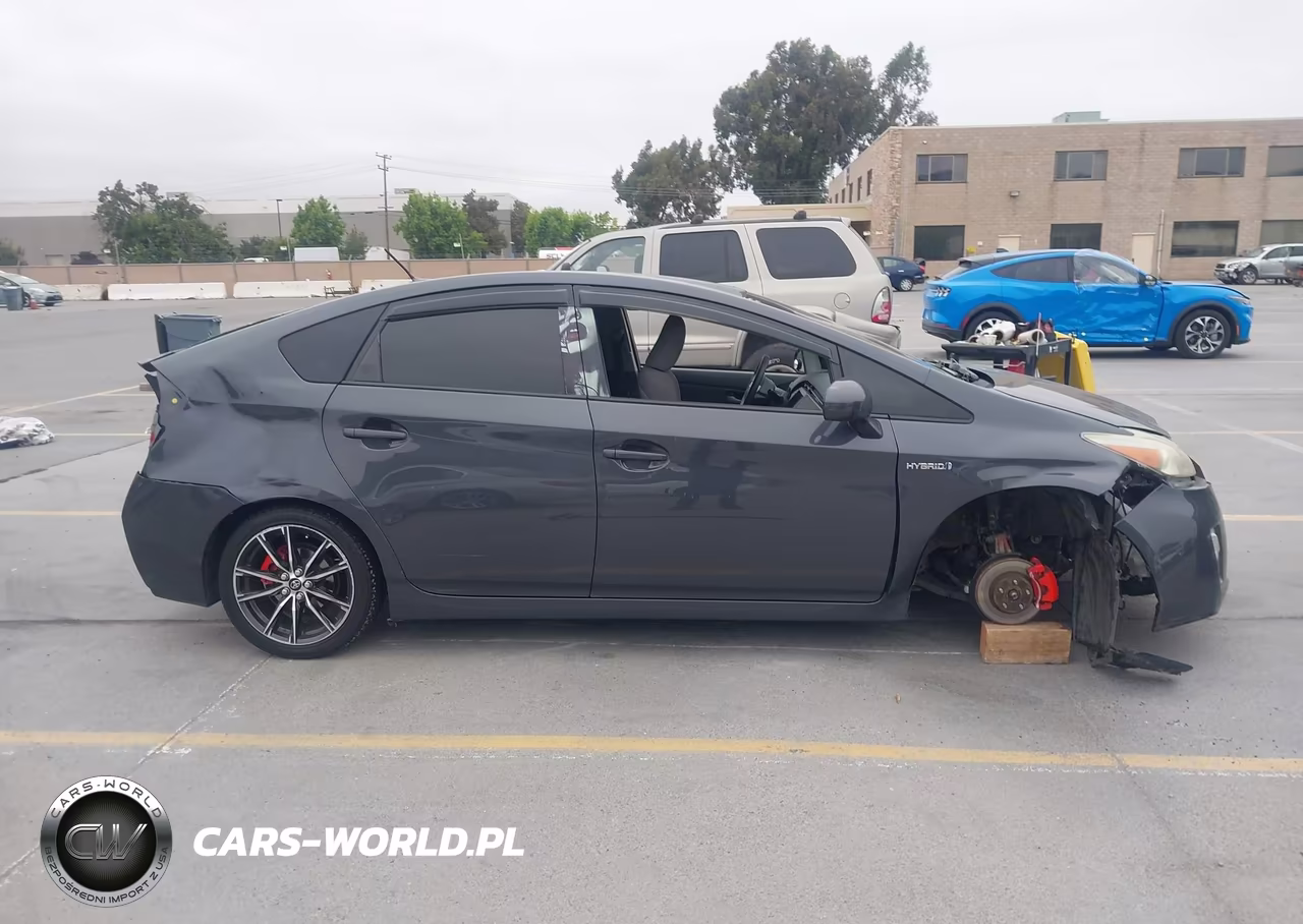2011 Toyota Prius Two VIN:JTDKN3DU8B5308659 - 16