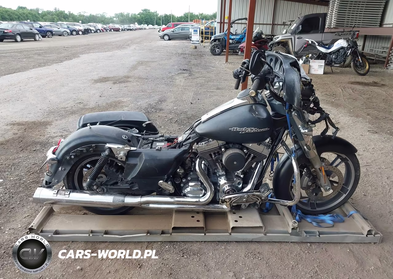 2014 Harley-Davidson Flhx Street Glide VIN:1HD1KBM18EB688983 - 11