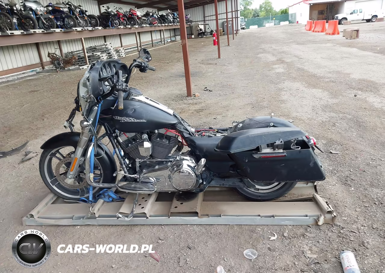2014 Harley-Davidson Flhx Street Glide VIN:1HD1KBM18EB688983 - 12