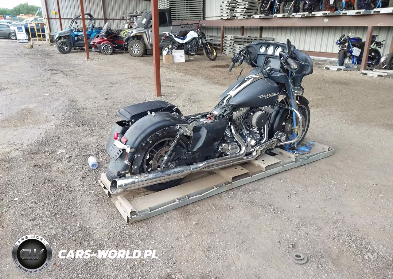 2014 Harley-Davidson Flhx Street Glide VIN:1HD1KBM18EB688983 - 4