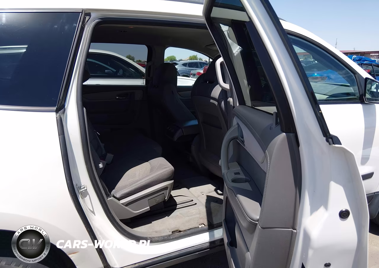 2015 Chevrolet Traverse Ls VIN:1GNKRFKD9FJ116177 - 8