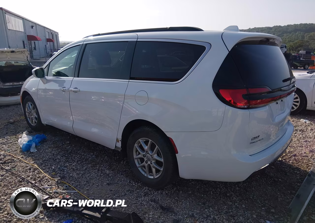 2022 Chrysler Pacifica Touring L VIN:2C4RC1BG1NR177619 - 3
