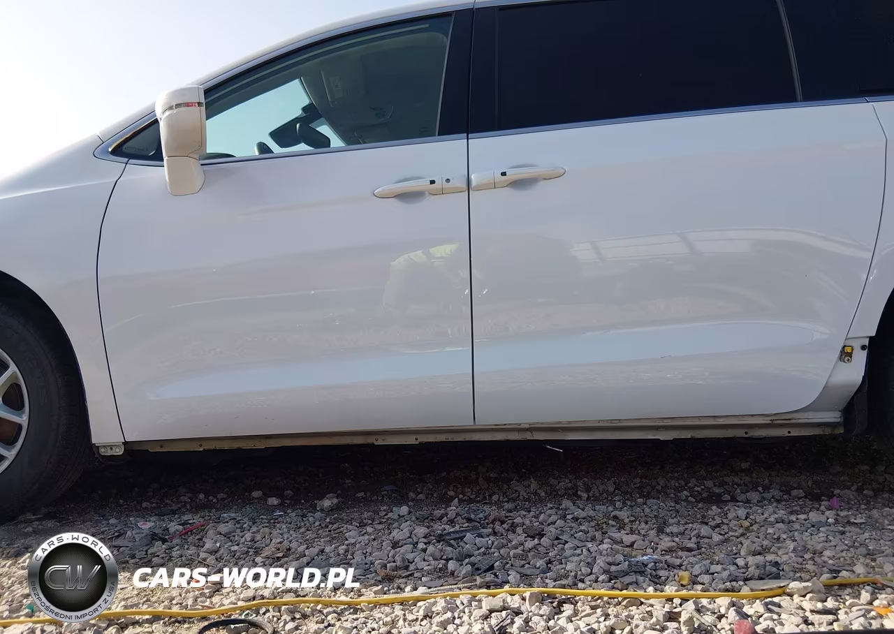 2022 Chrysler Pacifica Touring L VIN:2C4RC1BG1NR177619 - 6