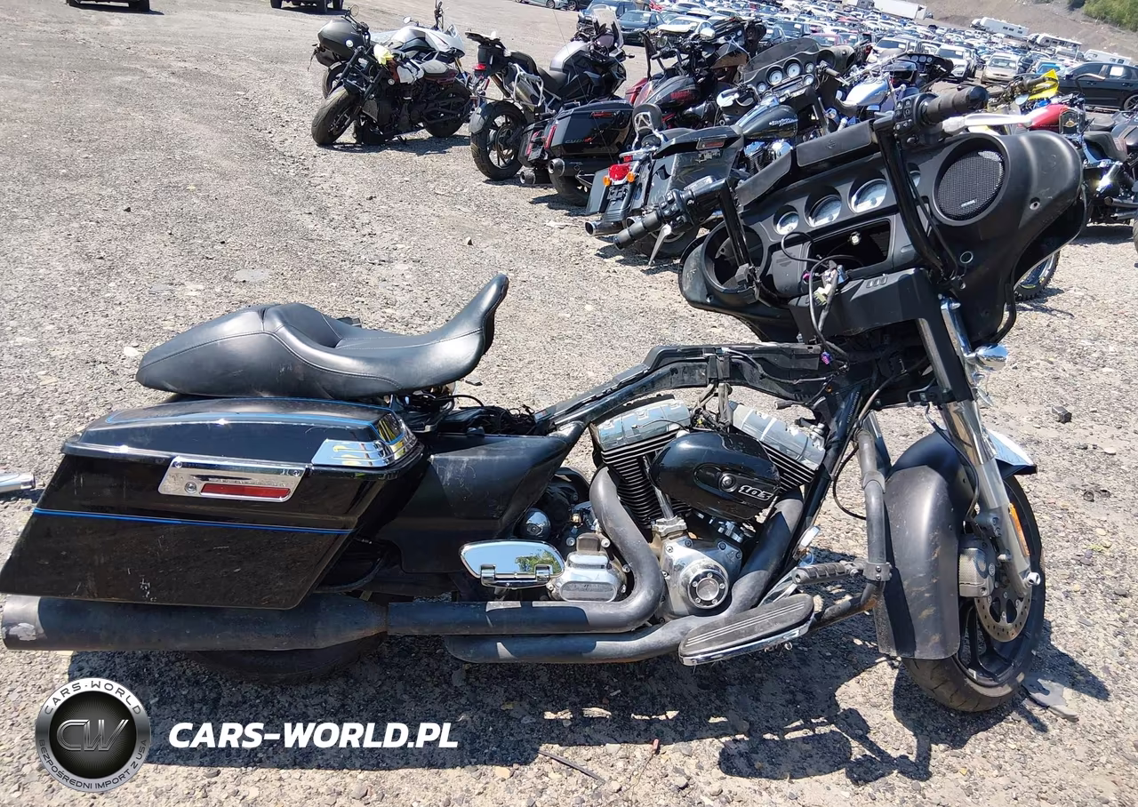 2014 Harley-Davidson Flhx Street Glide VIN:1HD1KBM17EB672113 - 11