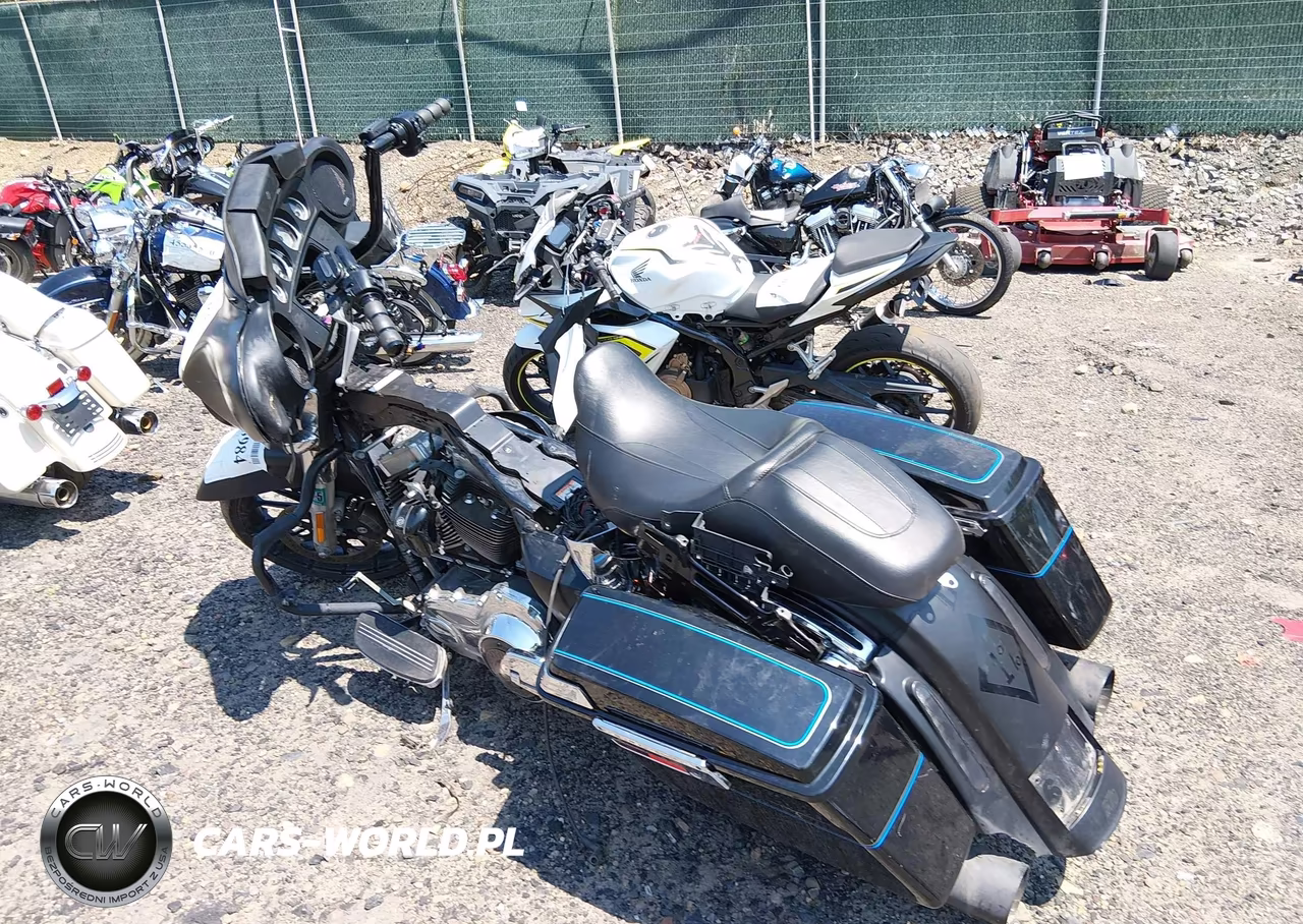 2014 Harley-Davidson Flhx Street Glide VIN:1HD1KBM17EB672113 - 3