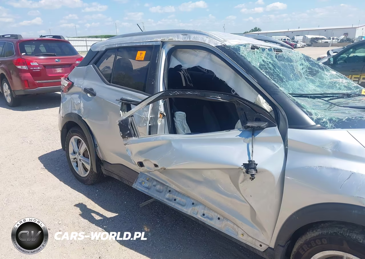 2019 Nissan Kicks S VIN:3N1CP5CU9KL533879 - 17
