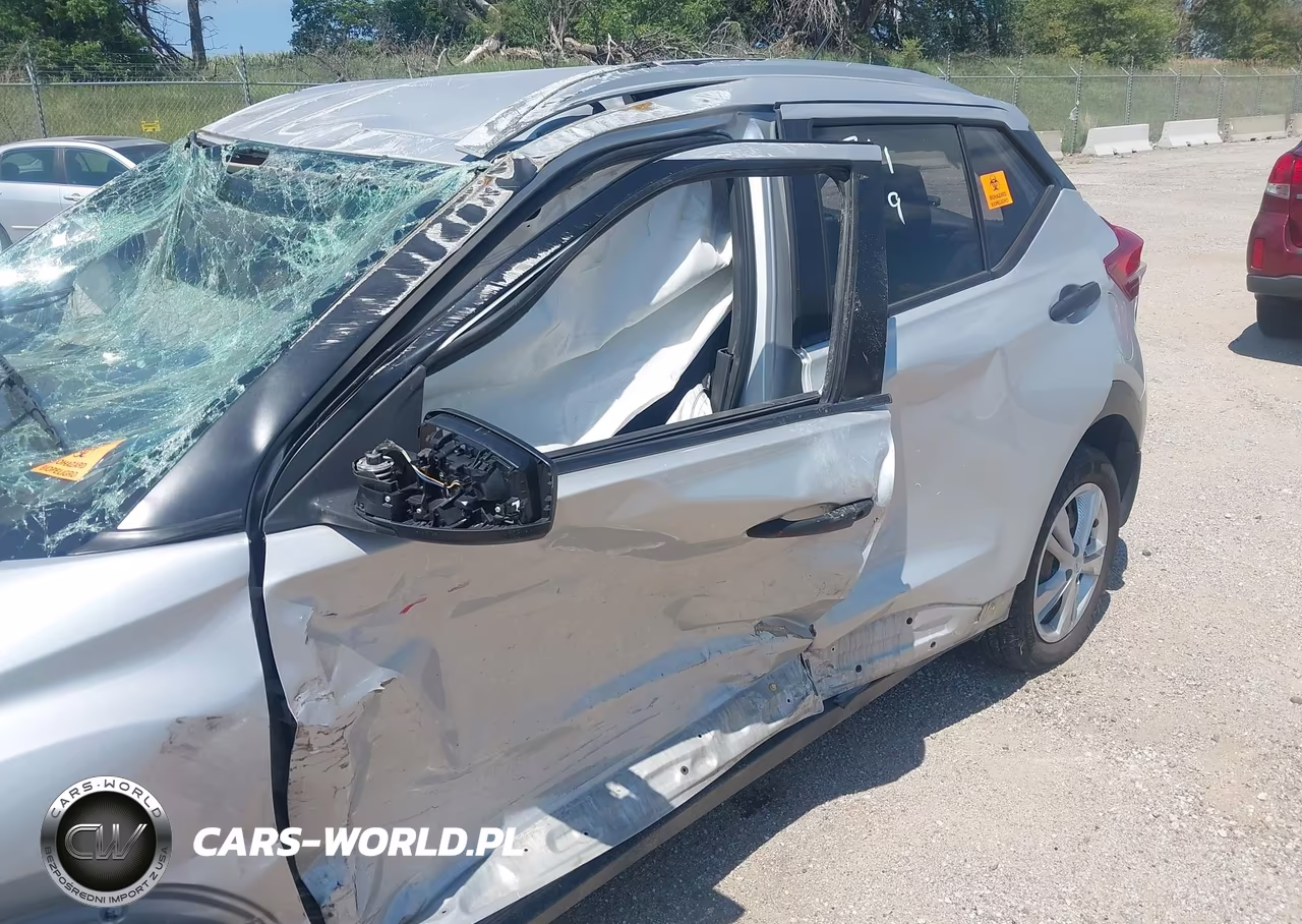 2019 Nissan Kicks S VIN:3N1CP5CU9KL533879 - 18
