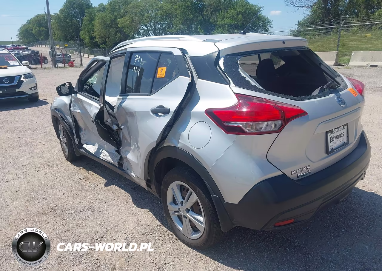 2019 Nissan Kicks S VIN:3N1CP5CU9KL533879 - 3
