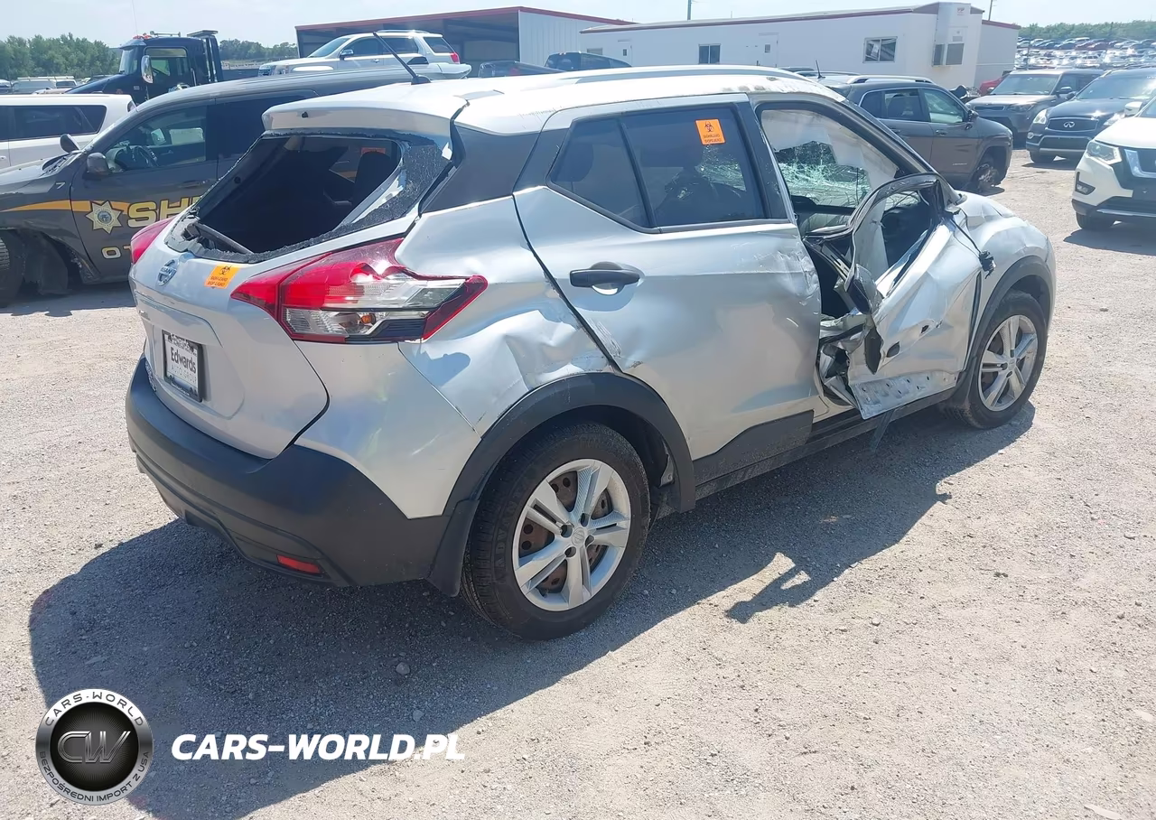 2019 Nissan Kicks S VIN:3N1CP5CU9KL533879 - 4
