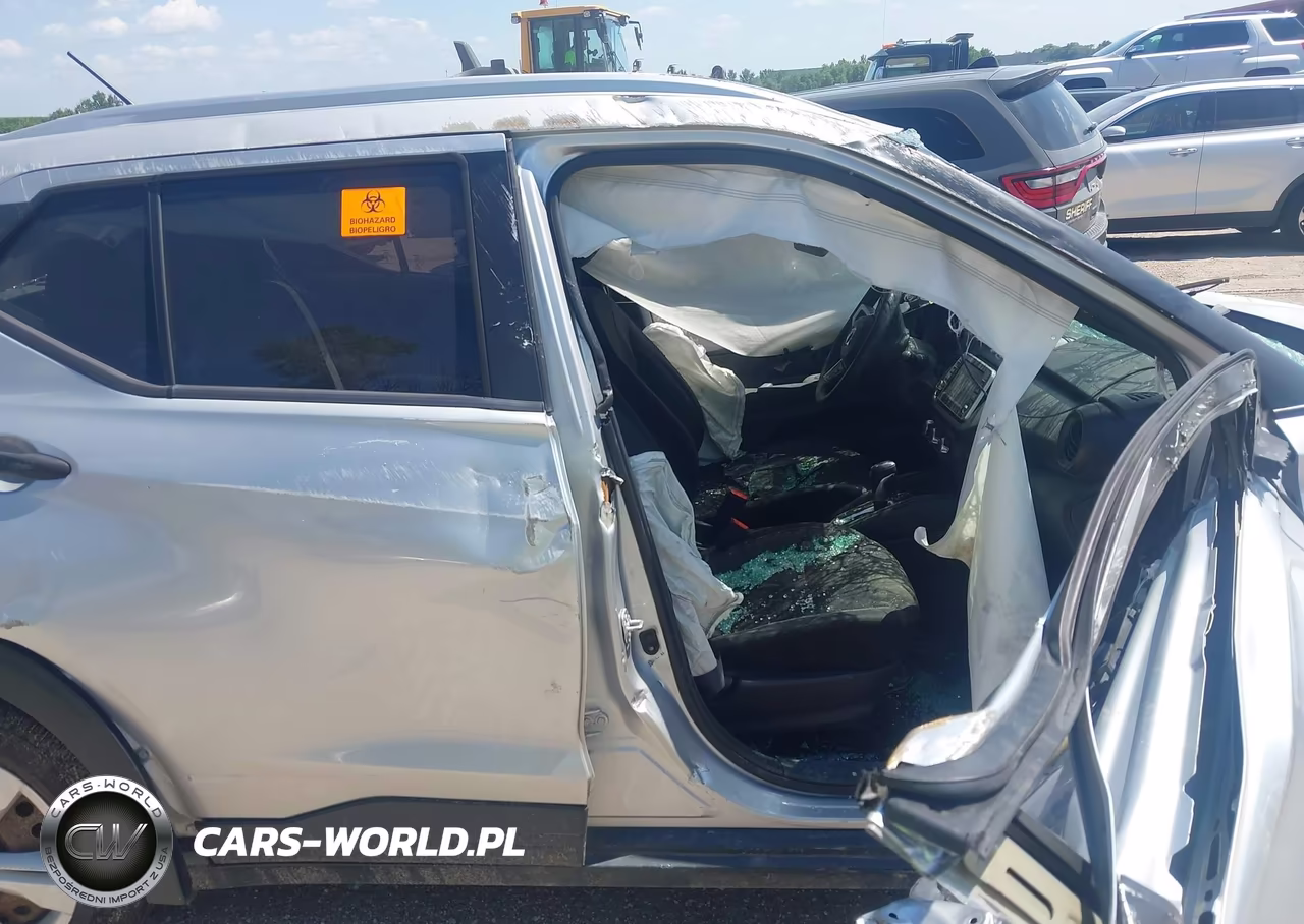 2019 Nissan Kicks S VIN:3N1CP5CU9KL533879 - 5