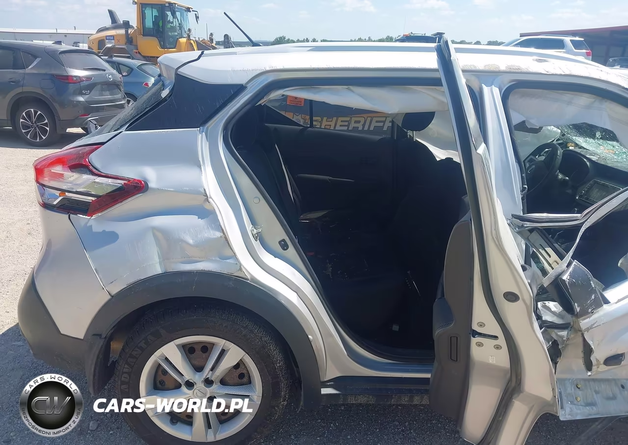 2019 Nissan Kicks S VIN:3N1CP5CU9KL533879 - 8
