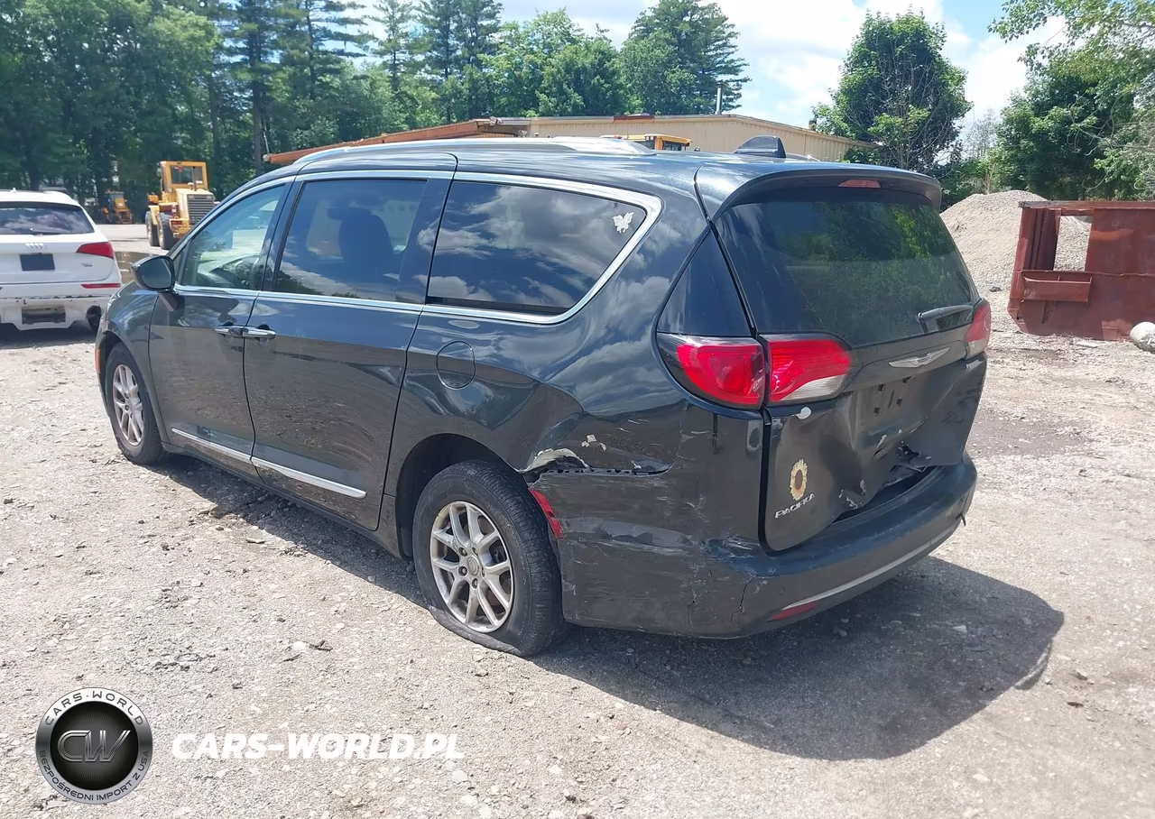 2020 Chrysler Pacifica Touring L VIN:2C4RC1BG7LR106941 - 3