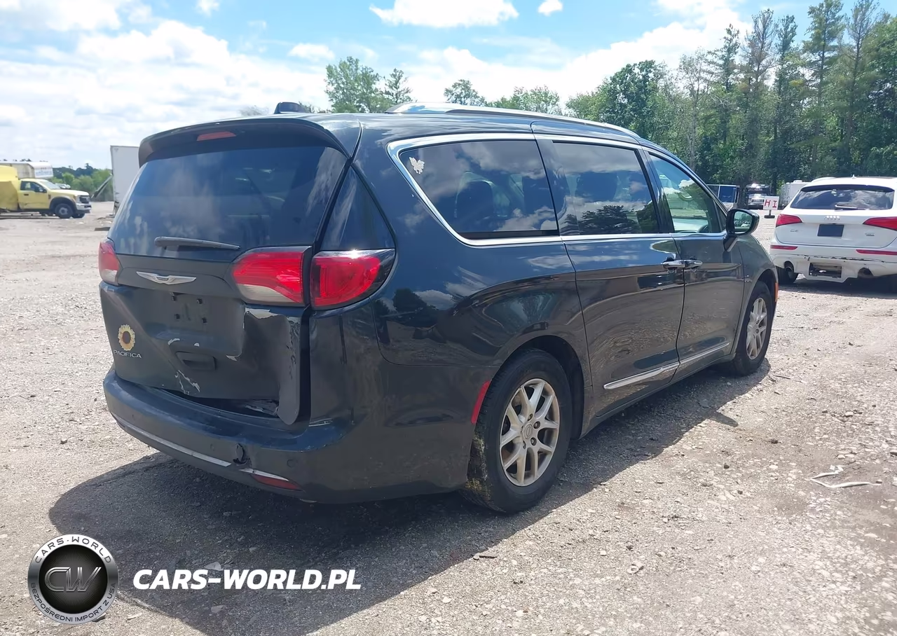 2020 Chrysler Pacifica Touring L VIN:2C4RC1BG7LR106941 - 4