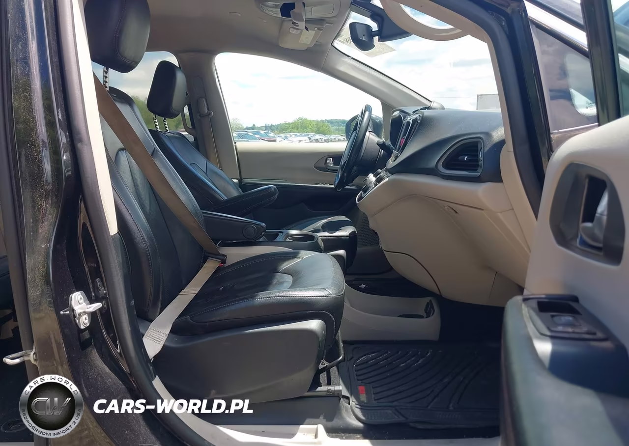 2020 Chrysler Pacifica Touring L VIN:2C4RC1BG7LR106941 - 5