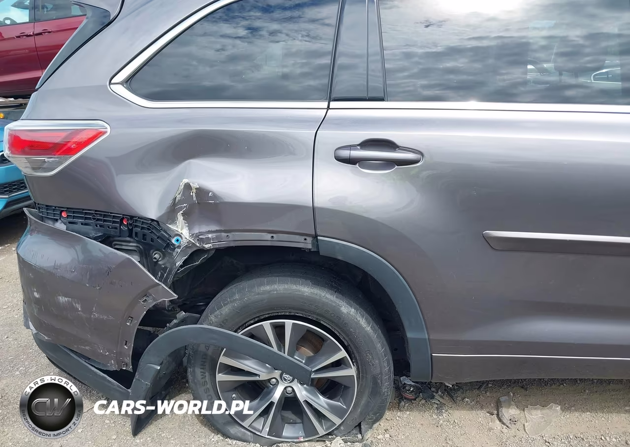 2015 Toyota Highlander Limited V6 VIN:5TDYKRFH1FS106705 - 6