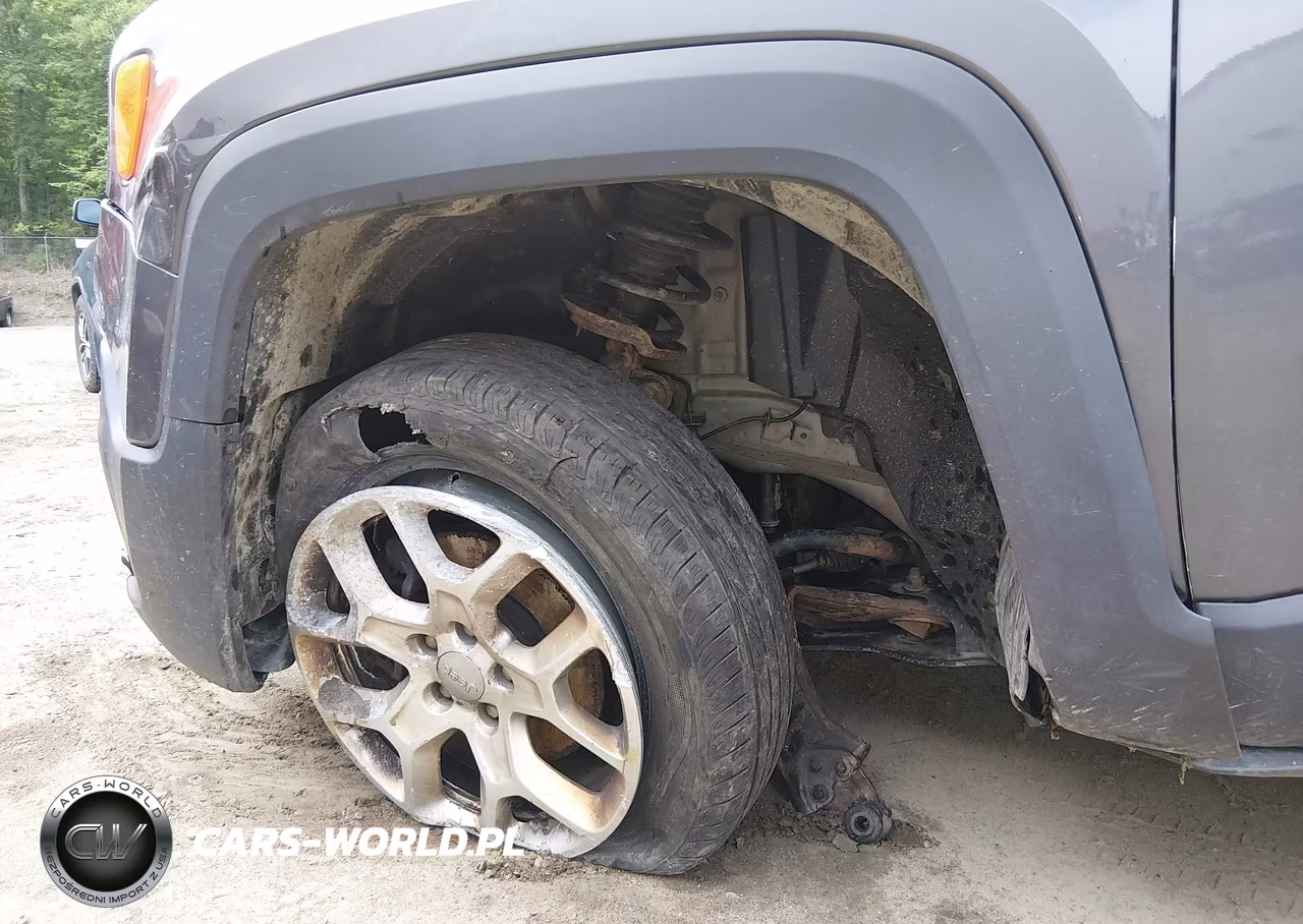 2017 Jeep Renegade Latitude 4X4 VIN:ZACCJBBB5HPG15587 - 6
