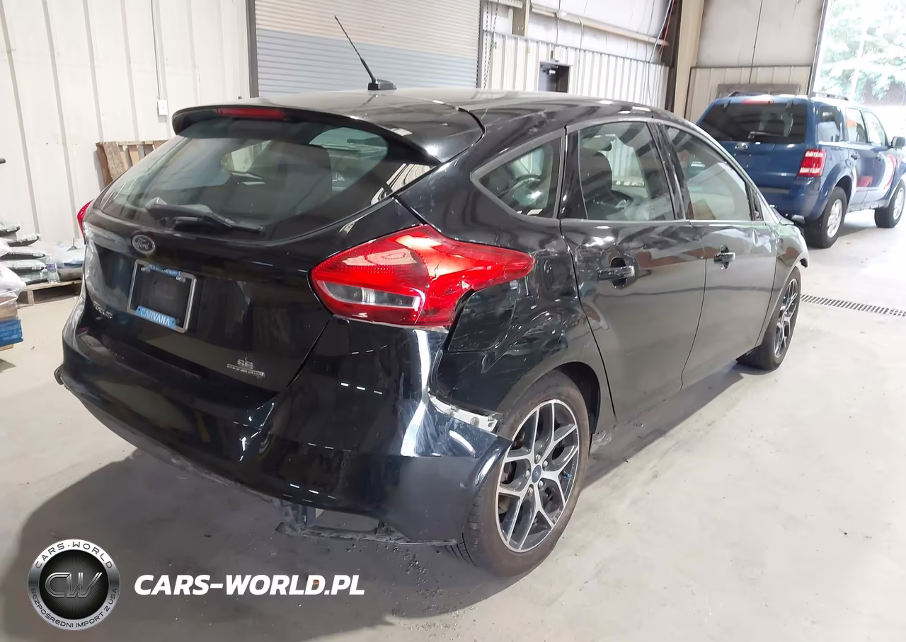 2016 Ford Focus Se VIN:1FADP3K29GL355468 - 4