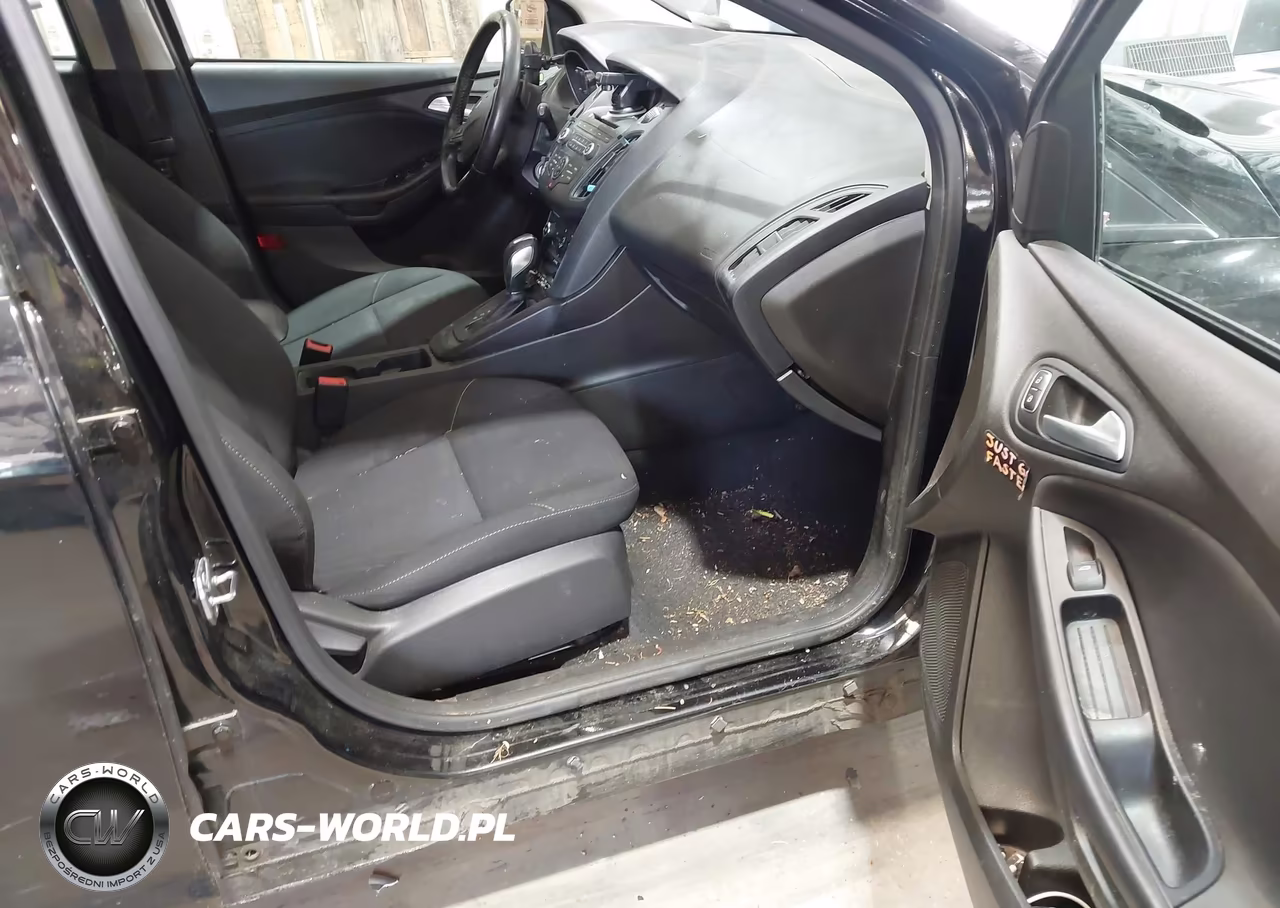 2016 Ford Focus Se VIN:1FADP3K29GL355468 - 5