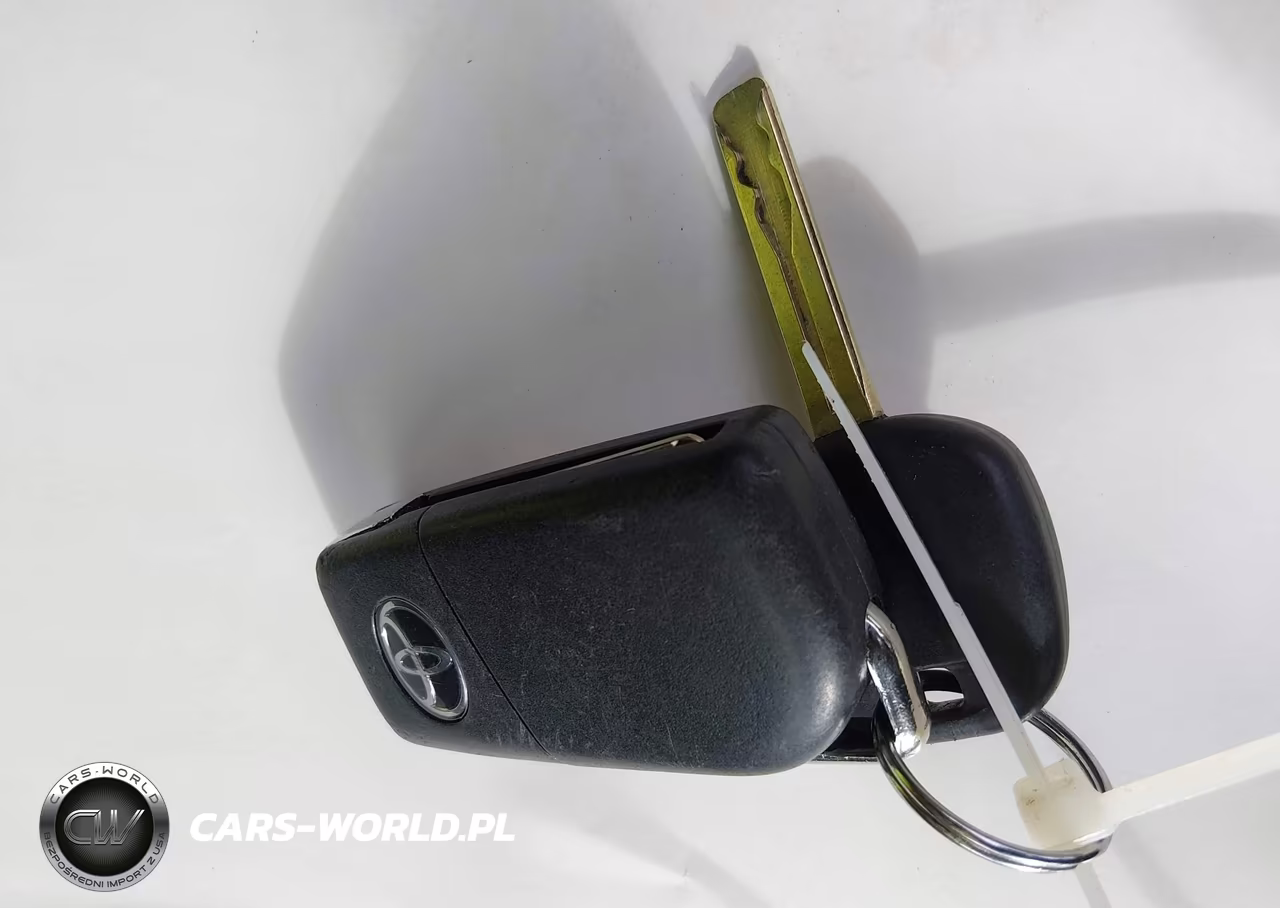 2018 Toyota Camry Le VIN:4T1B11HK5JU654077 - 11