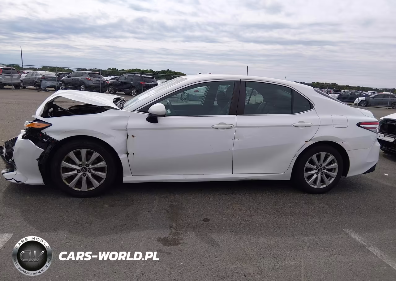 2018 Toyota Camry Le VIN:4T1B11HK5JU654077 - 14
