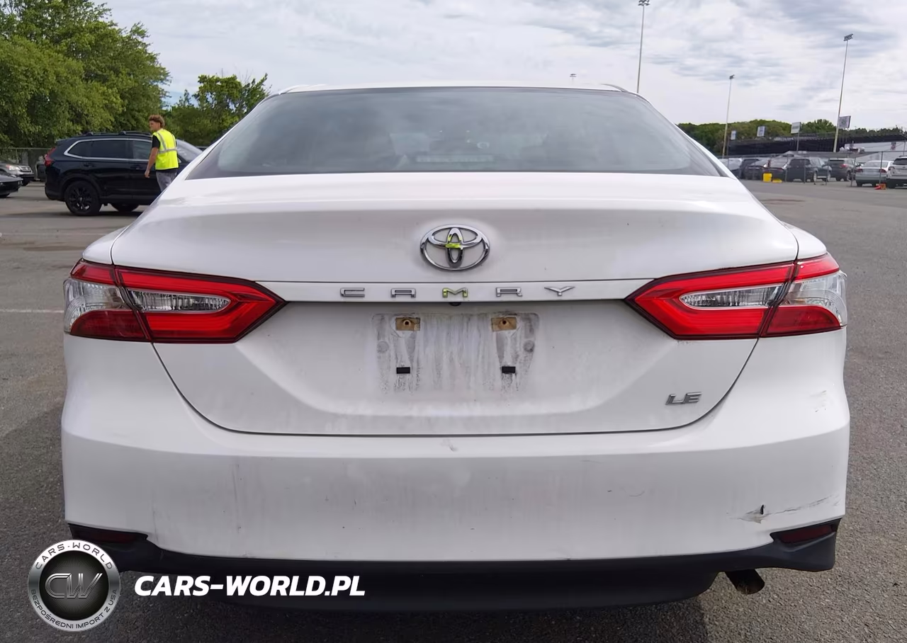 2018 Toyota Camry Le VIN:4T1B11HK5JU654077 - 16