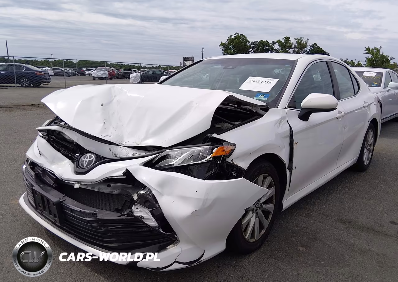 2018 Toyota Camry Le VIN:4T1B11HK5JU654077 - 2