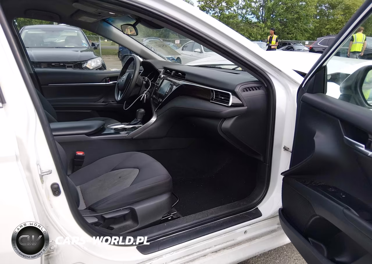 2018 Toyota Camry Le VIN:4T1B11HK5JU654077 - 5