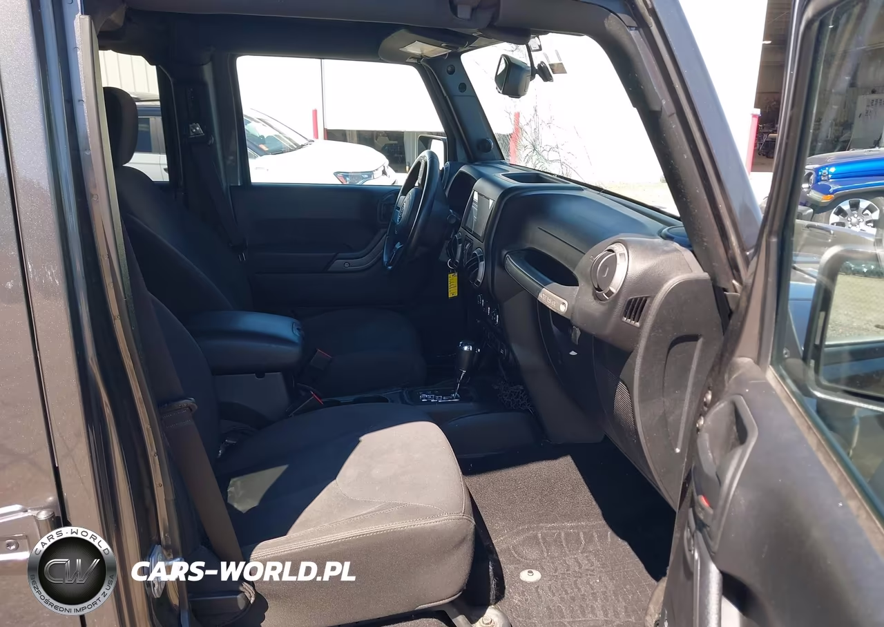 2016 Jeep Wrangler Unlimited Sport VIN:1C4BJWDG2GL322888 - 5