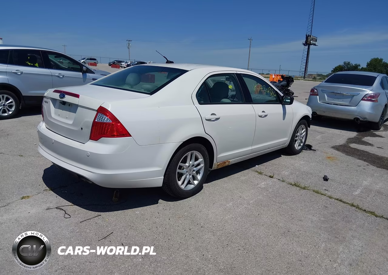 2012 Ford Fusion S VIN:3FAHP0GA6CR144014 - 4