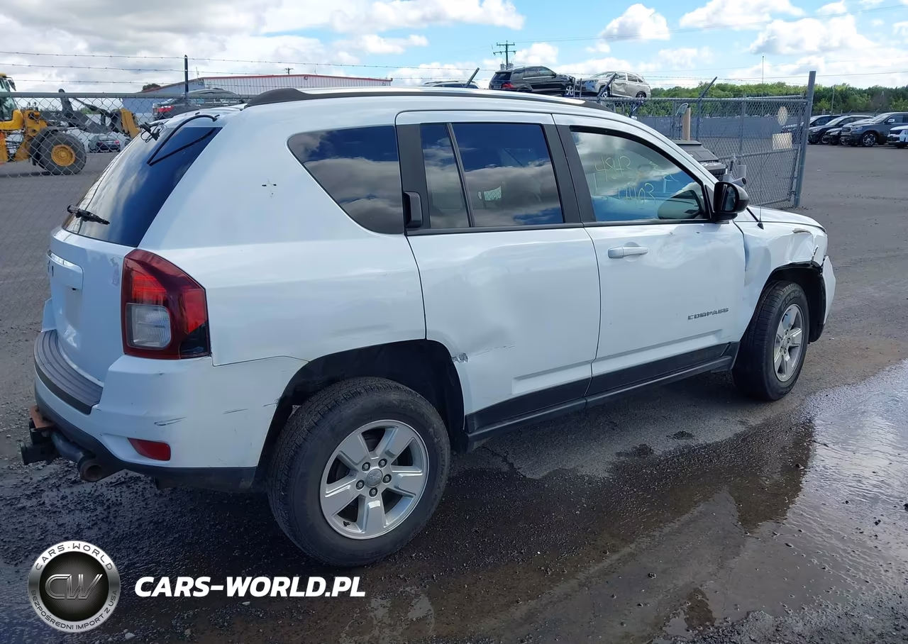 2015 Jeep Compass Sport VIN:1C4NJCBA6FD124480 - 4