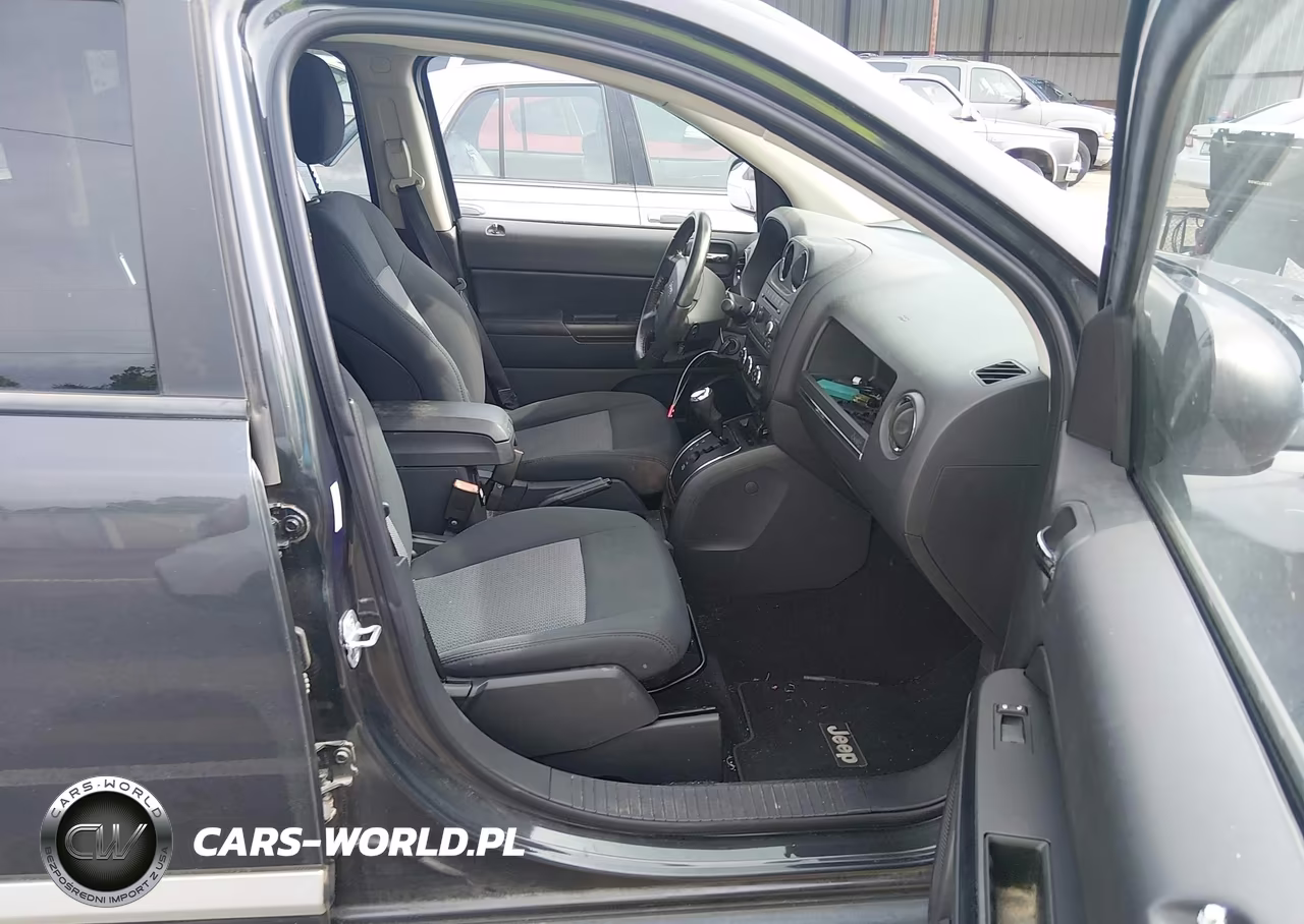 2010 Jeep Compass Latitude VIN:1J4NT1FA7AD671981 - 5