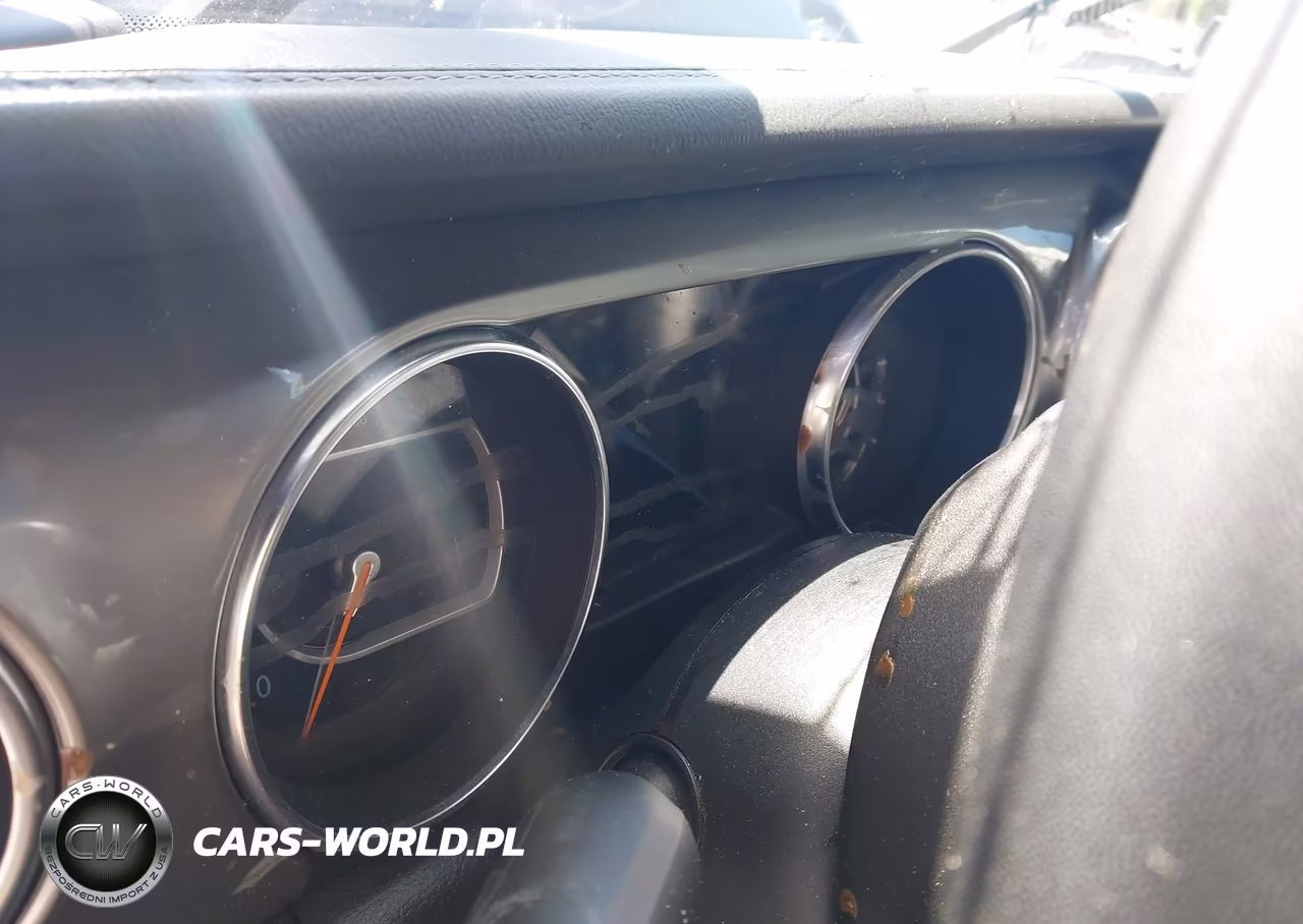 2020 Jeep Wrangler Unlimited Sahara VIN:1C4HJXEG1LW135097 - 7