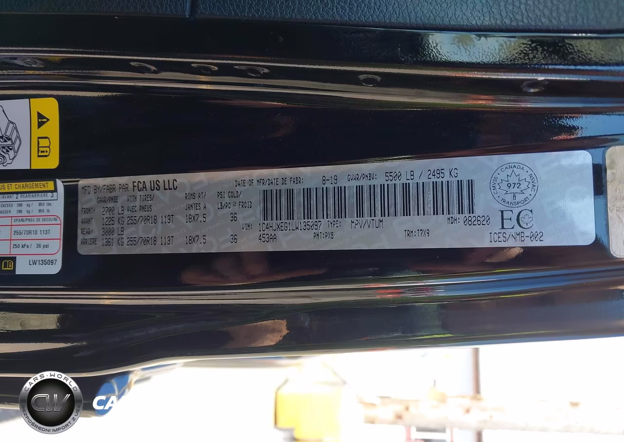 2020 Jeep Wrangler Unlimited Sahara VIN:1C4HJXEG1LW135097 - 9