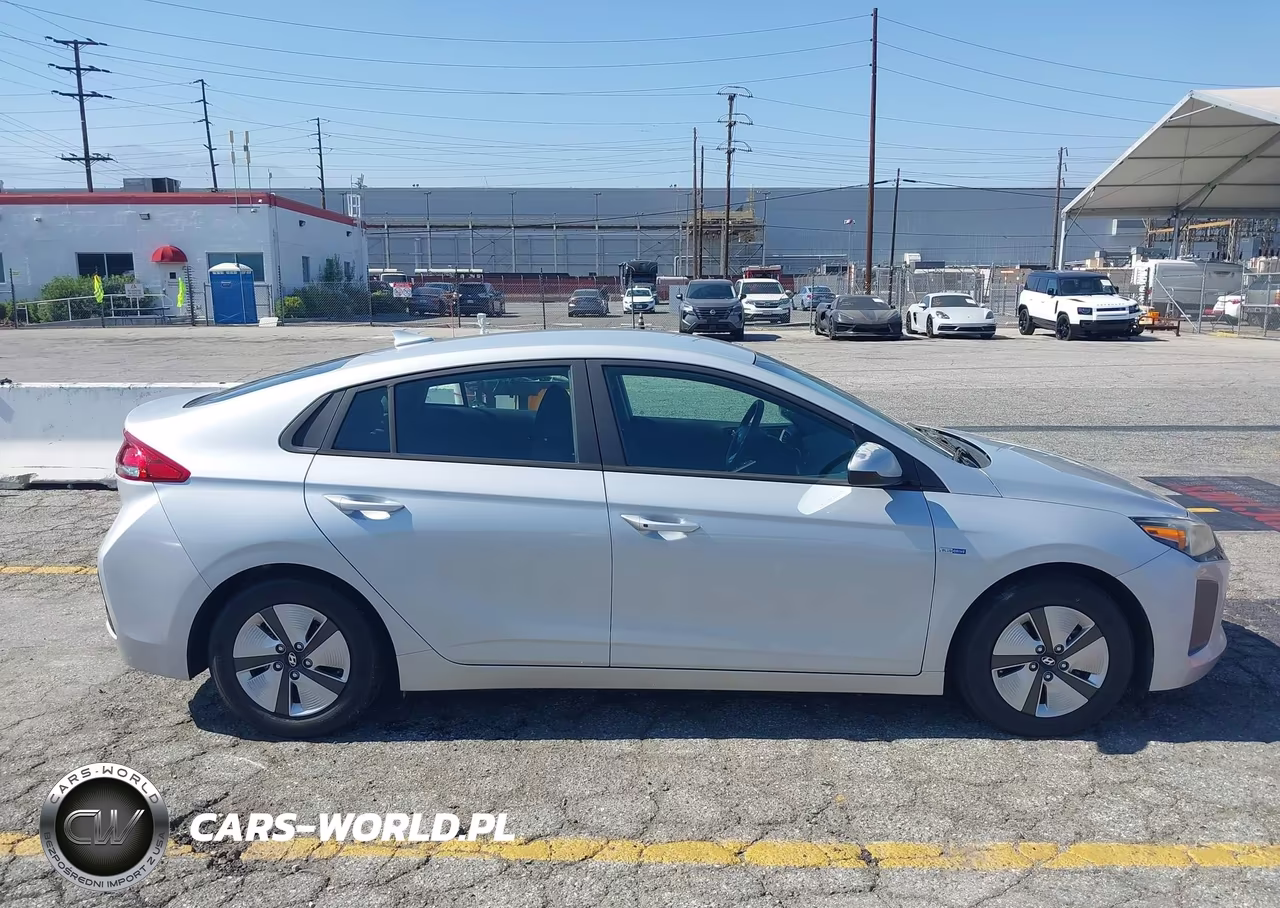 2019 Hyundai Ioniq Hybrid Blue VIN:KMHC65LC7KU158566 - 13