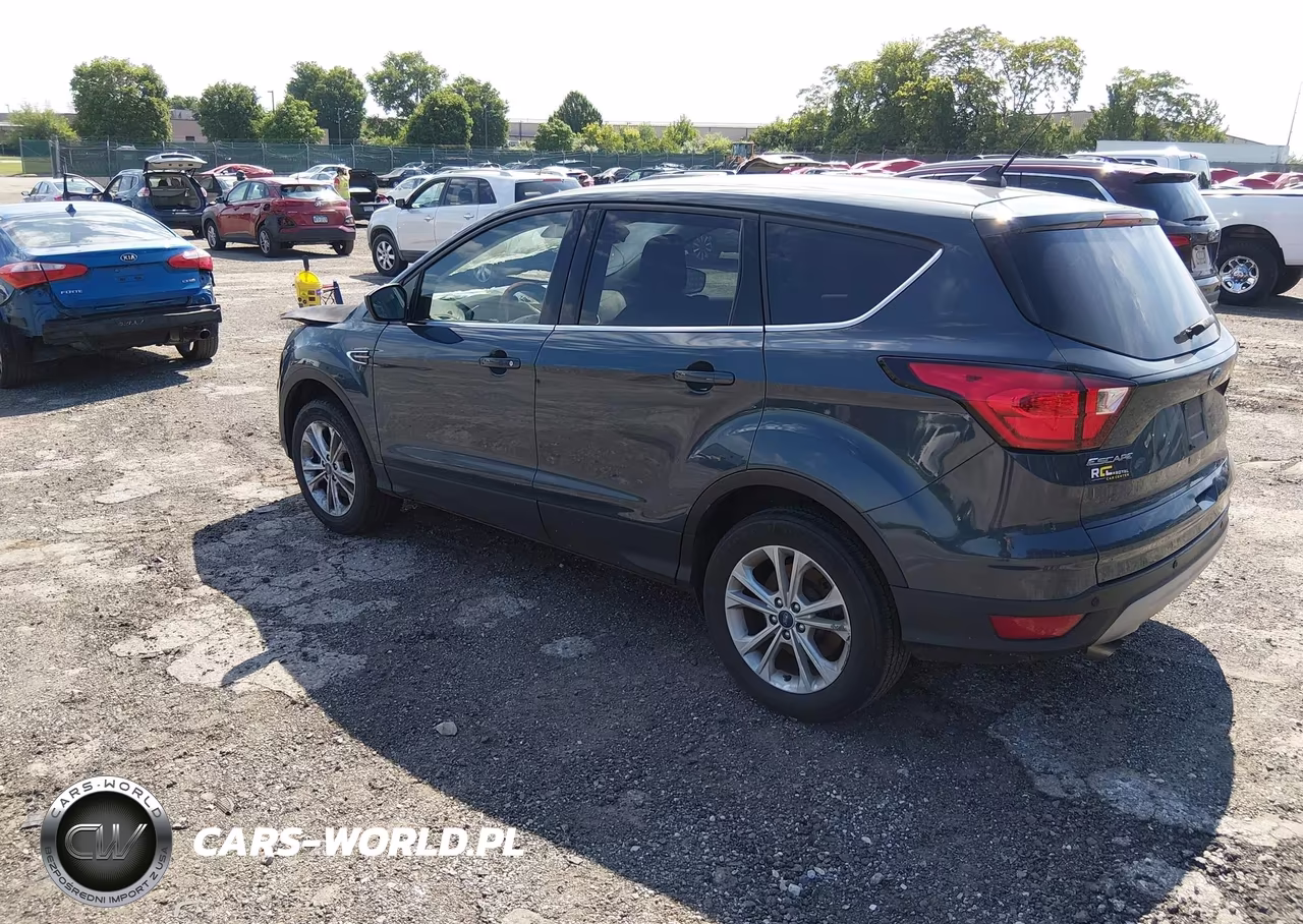 2019 Ford Escape Se VIN:1FMCU9GDXKUB96924 - 3