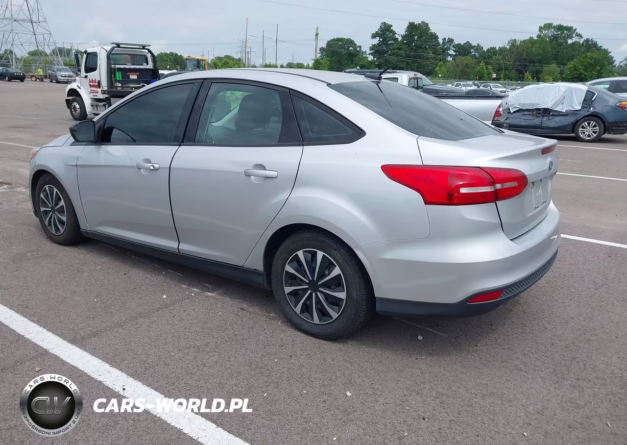 2015 Ford Focus S VIN:1FADP3E29FL219707 - 3