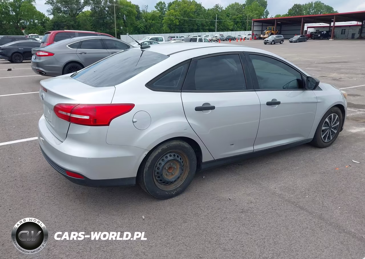 2015 Ford Focus S VIN:1FADP3E29FL219707 - 4