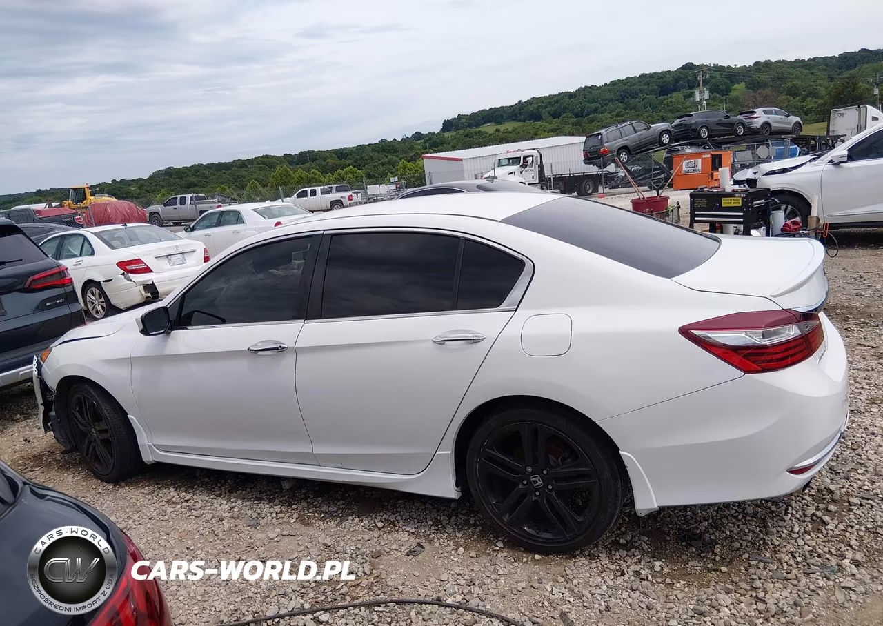 2016 Honda Accord Sport VIN:1HGCR2F58GA186023 - 14