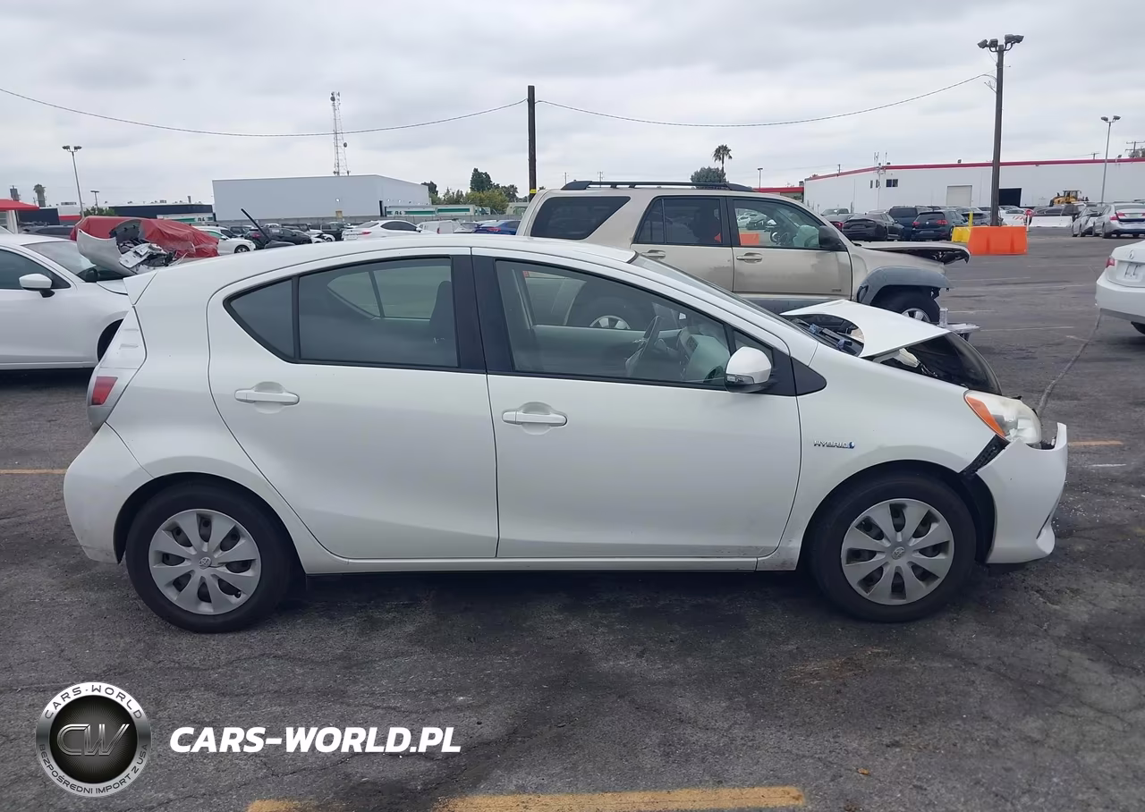 2012 Toyota Prius C Three VIN:JTDKDTB39C1517415 - 13