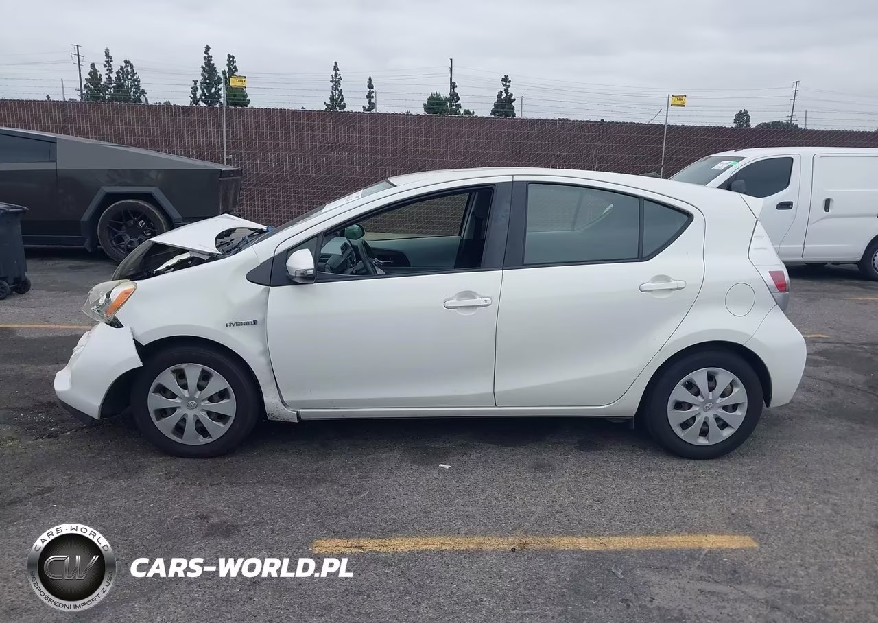 2012 Toyota Prius C Three VIN:JTDKDTB39C1517415 - 14