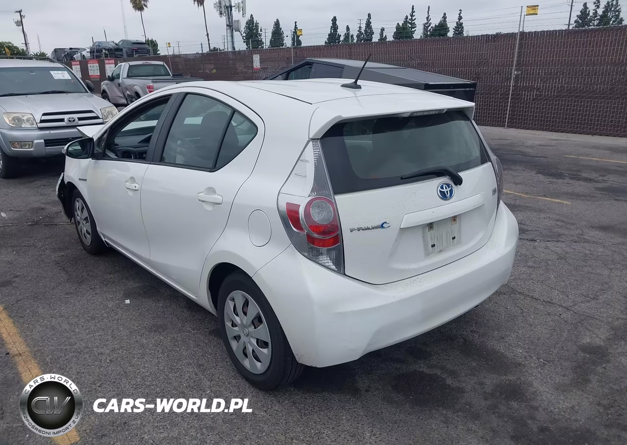 2012 Toyota Prius C Three VIN:JTDKDTB39C1517415 - 3