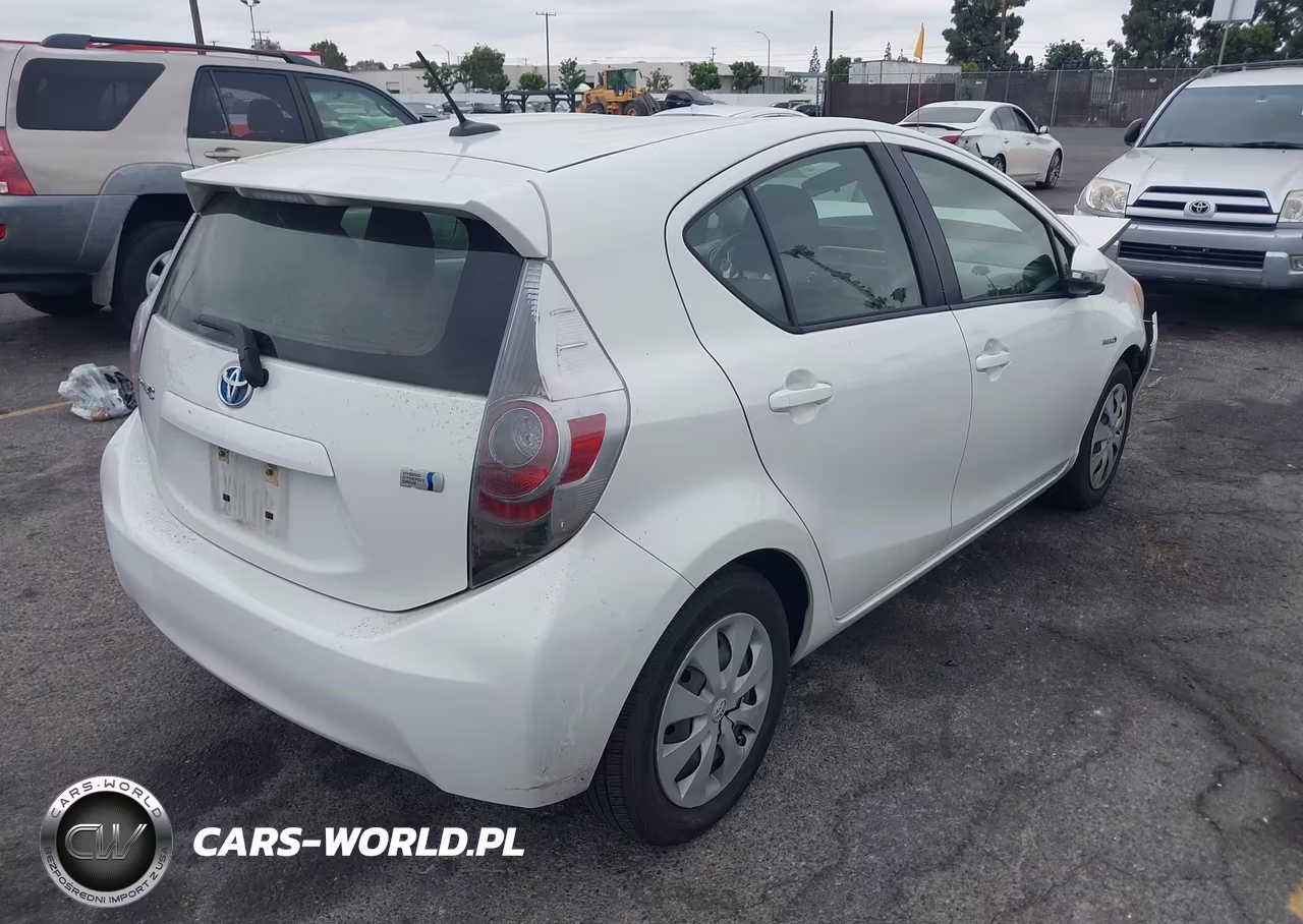 2012 Toyota Prius C Three VIN:JTDKDTB39C1517415 - 4
