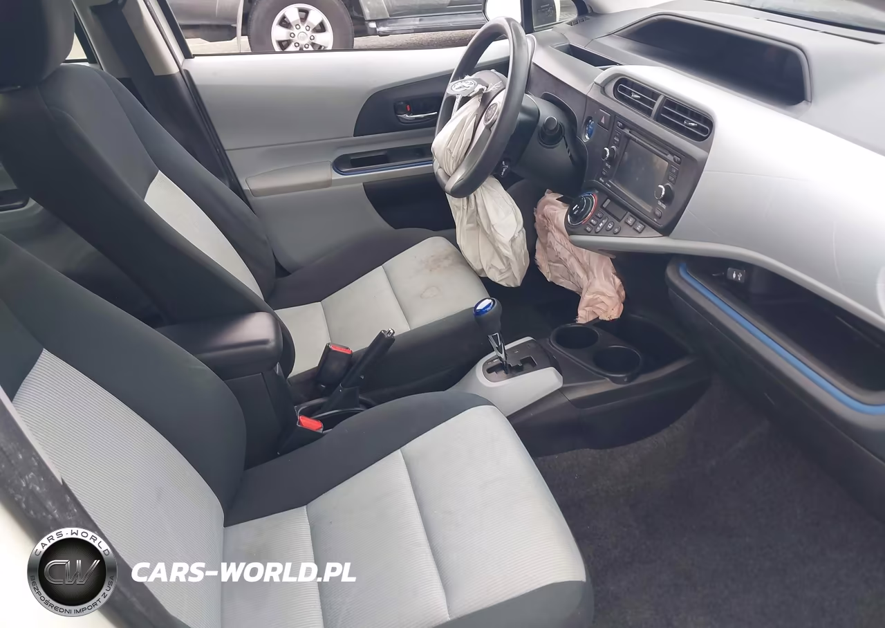2012 Toyota Prius C Three VIN:JTDKDTB39C1517415 - 5