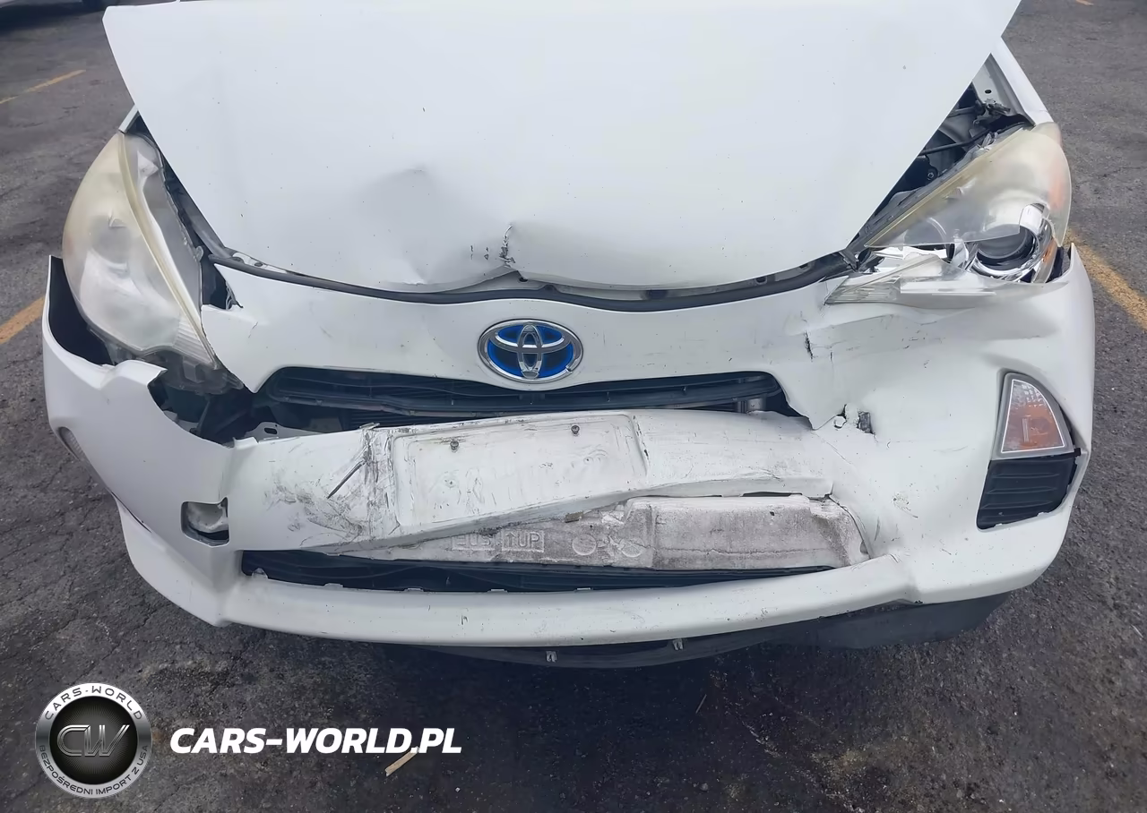 2012 Toyota Prius C Three VIN:JTDKDTB39C1517415 - 6