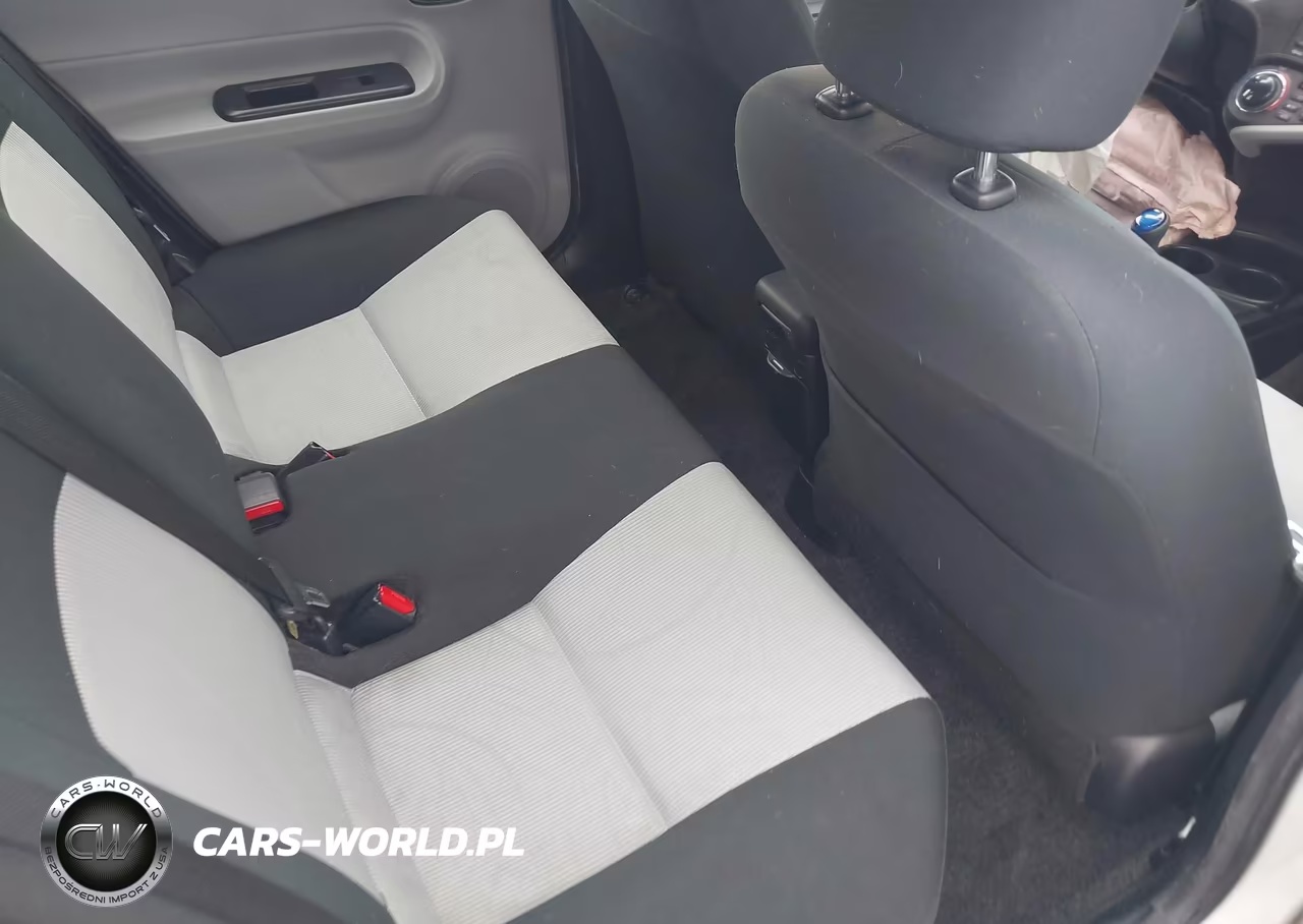 2012 Toyota Prius C Three VIN:JTDKDTB39C1517415 - 8