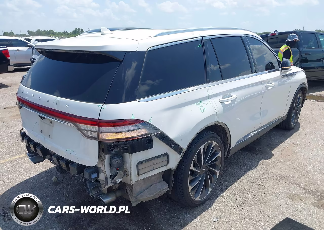 2020 Lincoln Aviator Reserve VIN:5LM5J7XC8LGL35748 - 4