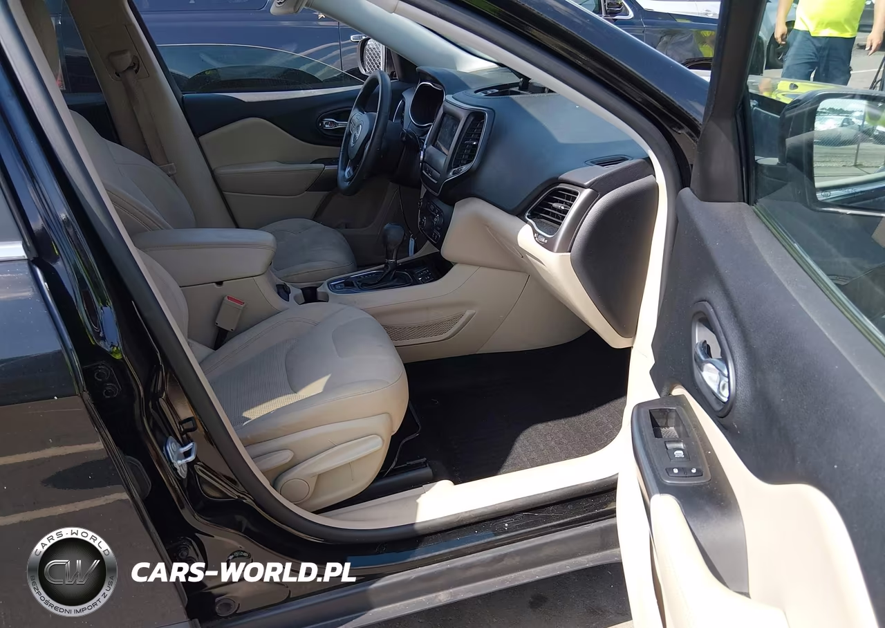 2019 Jeep Cherokee Latitude Fwd VIN:1C4PJLCB2KD423104 - 5