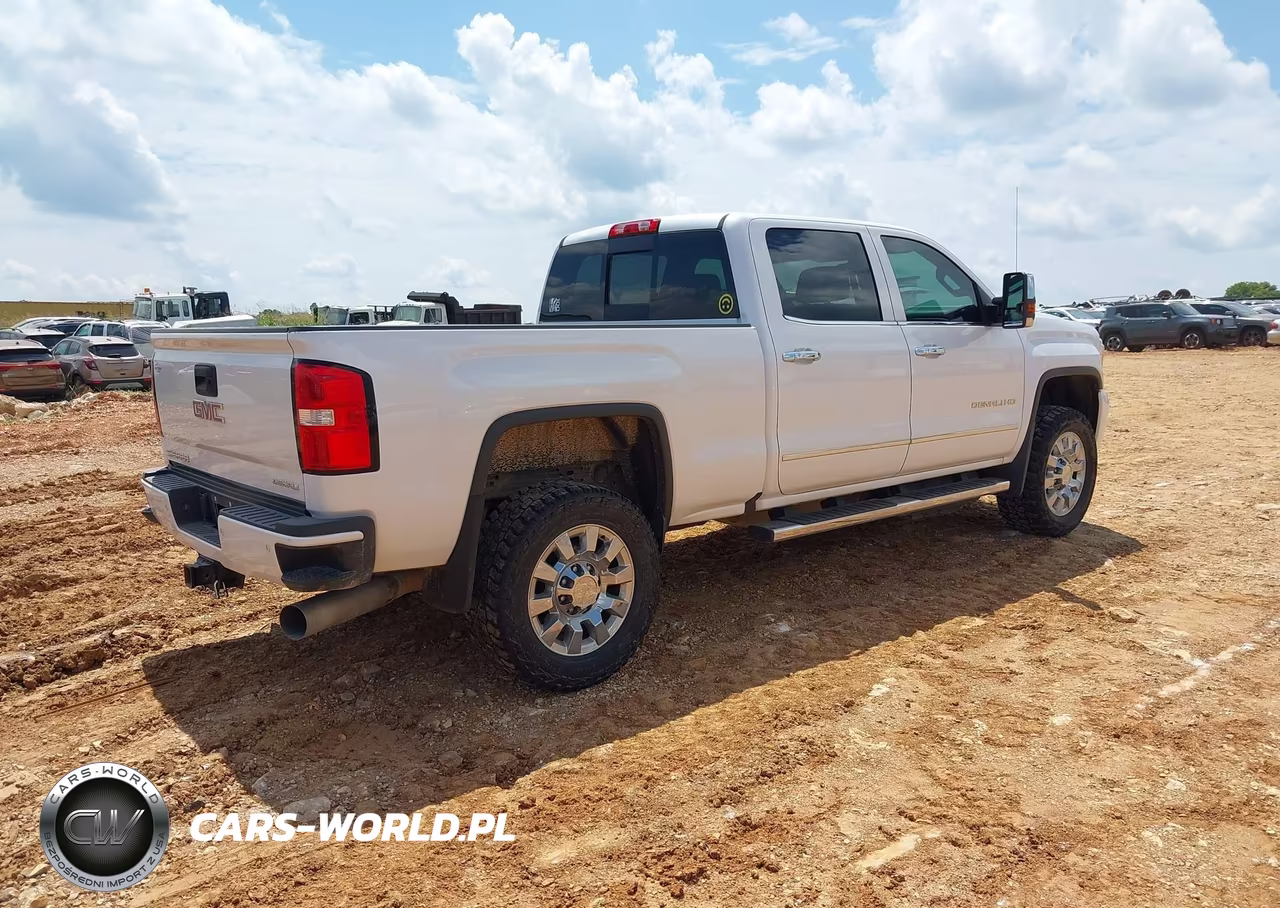 2018 GMC Sierra 2500Hd Denali VIN:1GT12UEY5JF246982 - 4